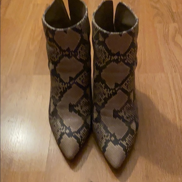 Vince Camuto Benedie Pointed Toe Bootie - Picture 6 of 7